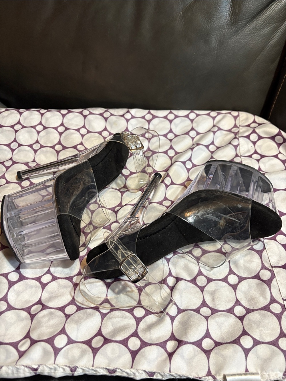Clear Platform High Heel - Black Insole 9” long Maybe size 6 or 6.5 but notsure - Picture 5 of 7